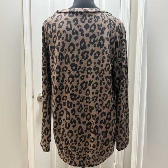 Leopard Print Long Sleeve Top - Picture 2 of 4